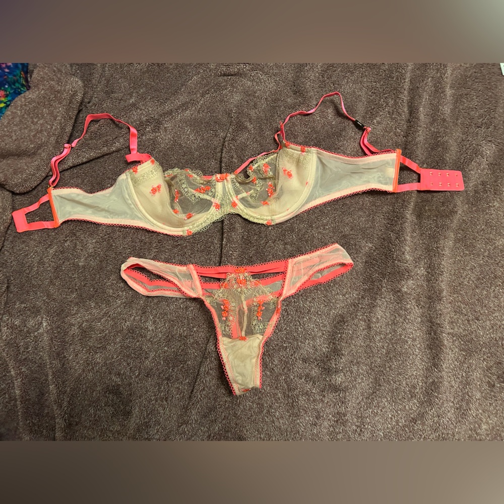 Nwt Victoria's Secret Bra & thong  Set